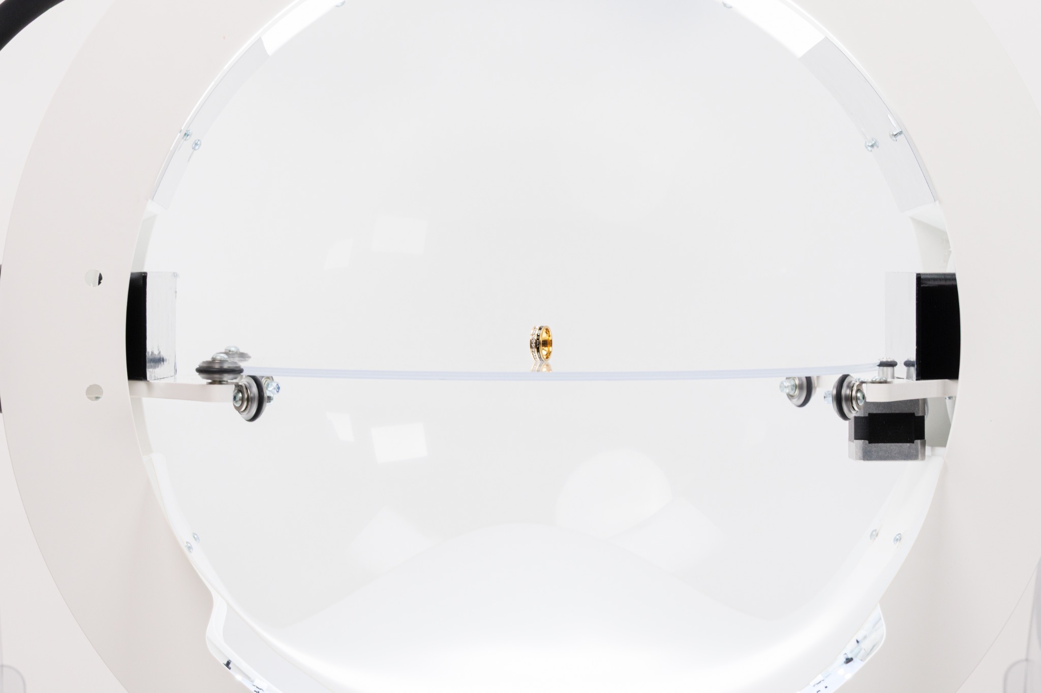 ALO Photo Sphere with the product positioned